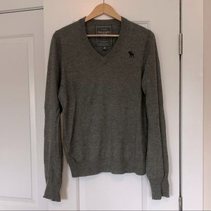 Gray Abercrombie & Fitch sweater